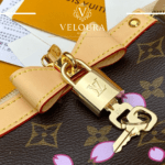 ⁦حقيبة "تشيري بلوسوم" ميني (Cherry Blossom Mini Bag) – نمط المونوجرام الفني⁩ - الصورة ⁦8⁩