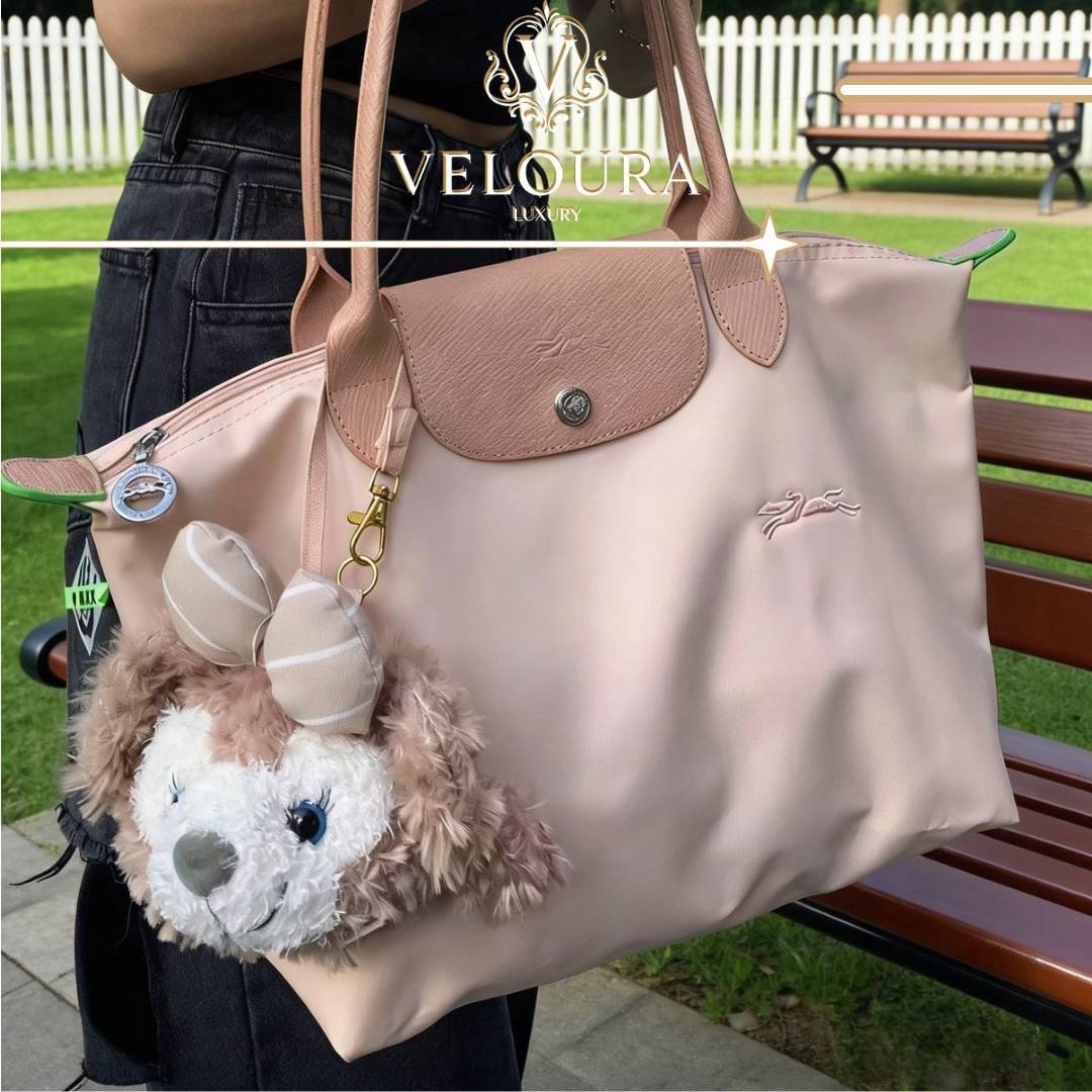 Classic Nylon Tote Bag شنطة توت كلاسيك – شنطة نايلون يومية خفيفة شيك